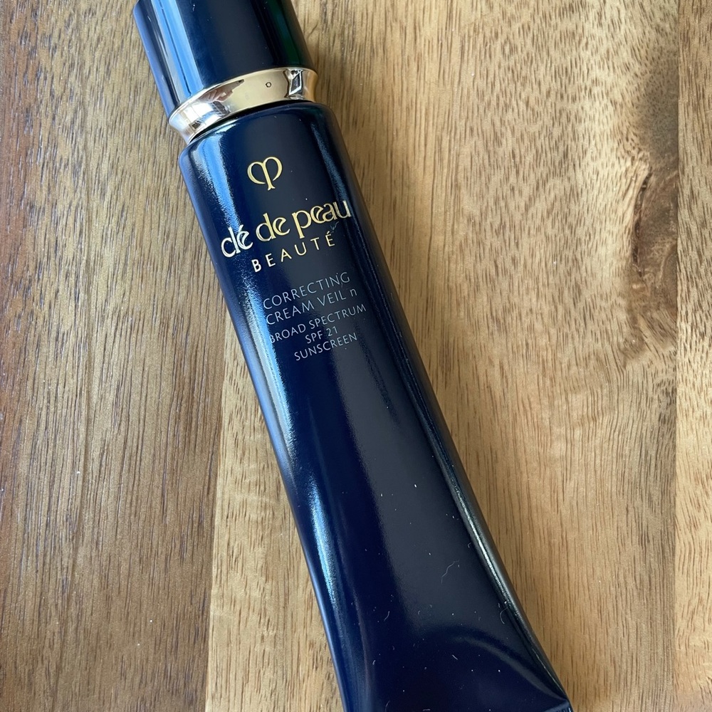 Cle de peau correcting cream veil